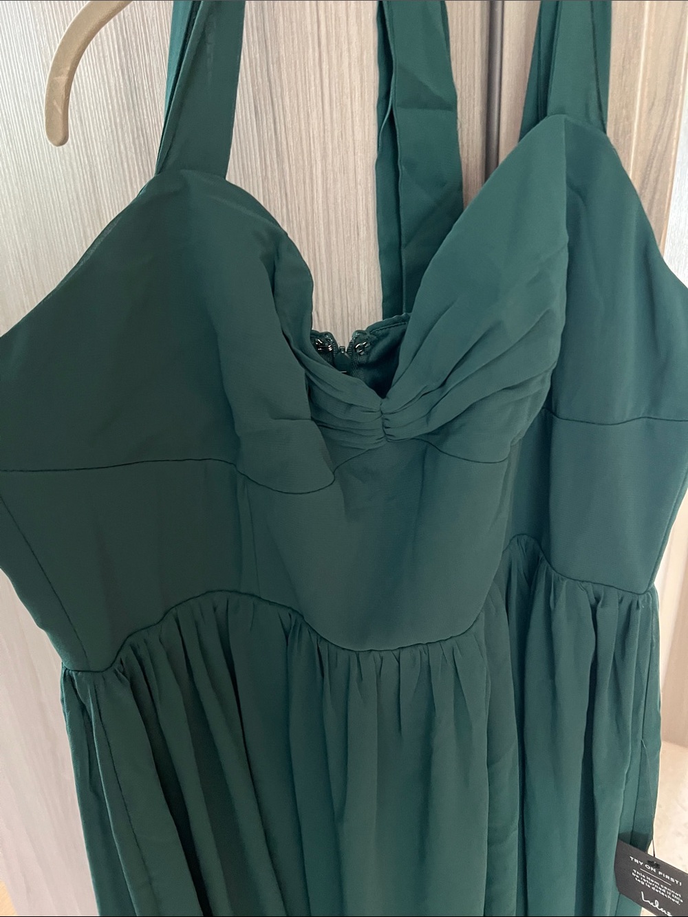 Elegant Green Maxi Dress with Side Slit - Picture 5 of 9